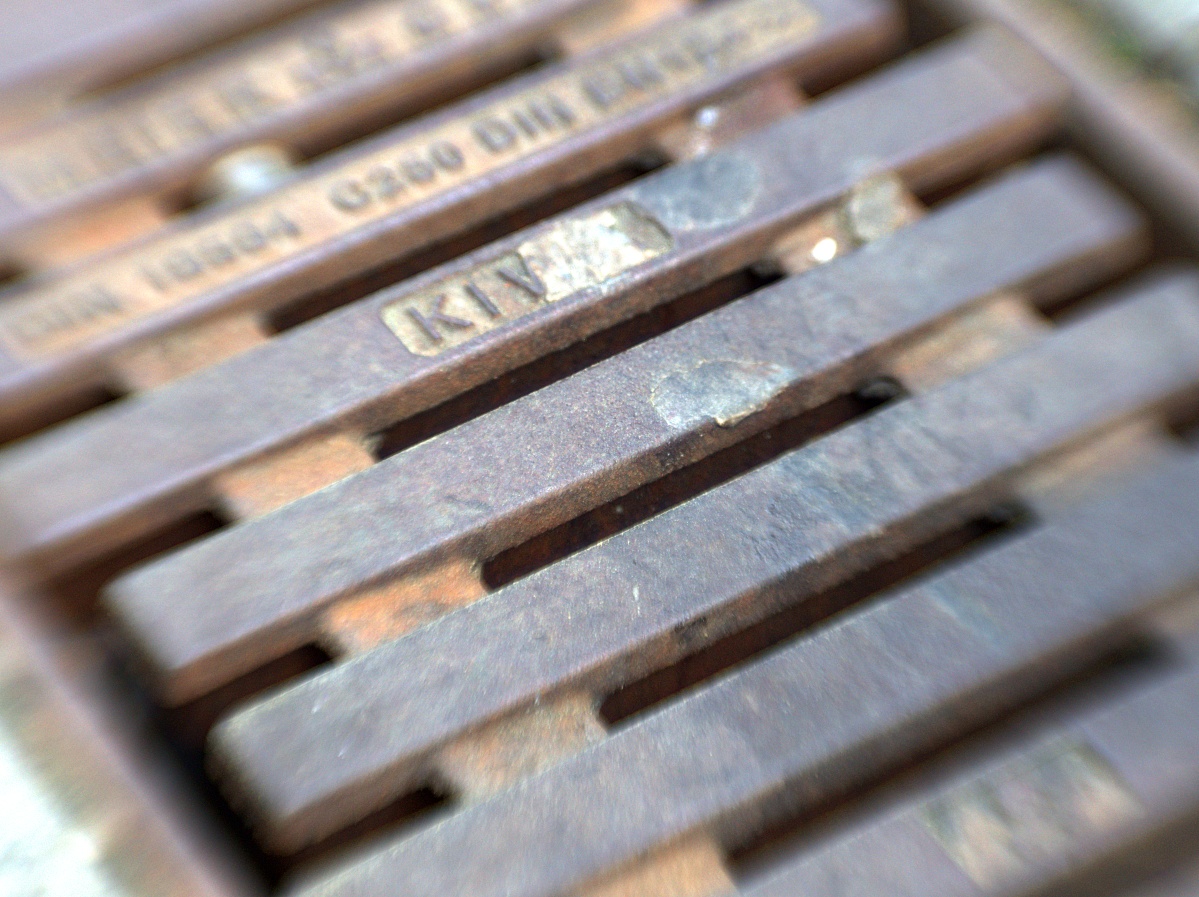 Kanaldeckelfimmel|Tausend mal drübergelaufen, nie beachtet